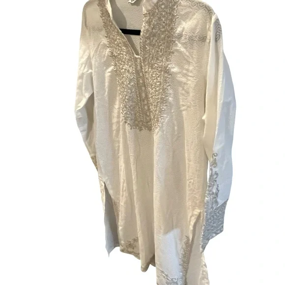 White Embroidered Top- Tunic with keyhole print and embroidered silver sleeves - Picture 6 of 6